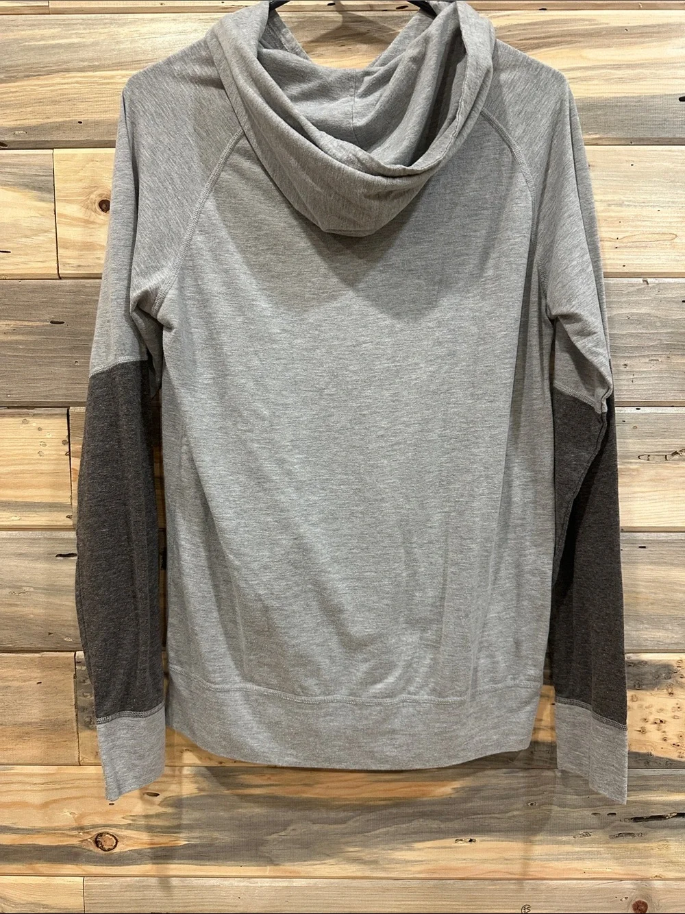 Champion Gray Two-Tone WYOMING 1886 Hooded Long Sleeve Tee